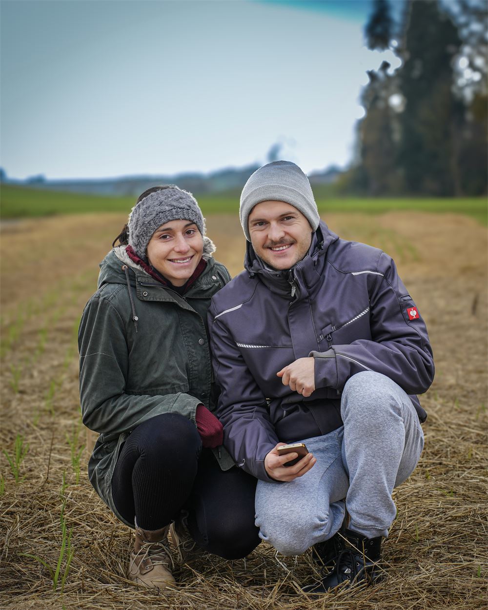Julia und Marco am Feld im Winter